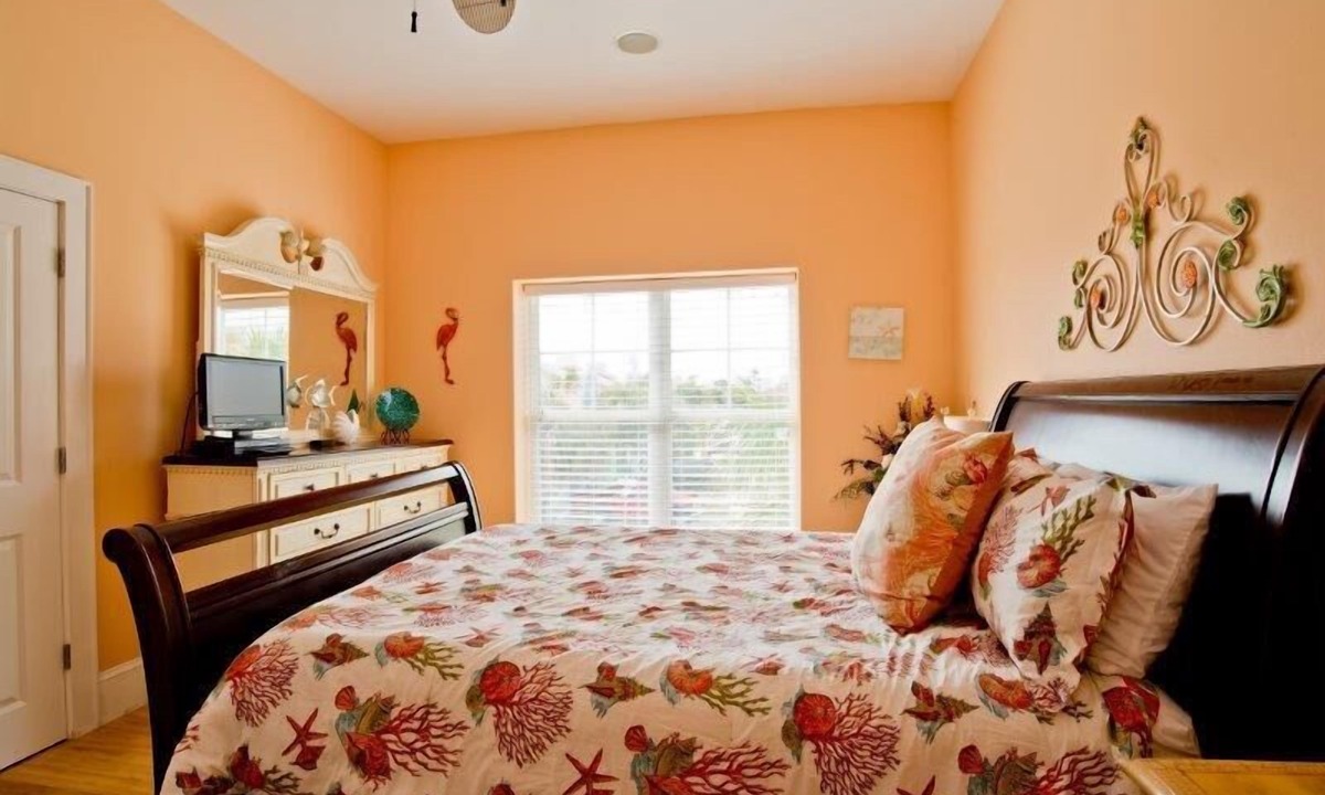 Sunset Pass Villa | Tranquil Retreat: Walk Out to Banana Bay White Sand Beach on the Intracoastal