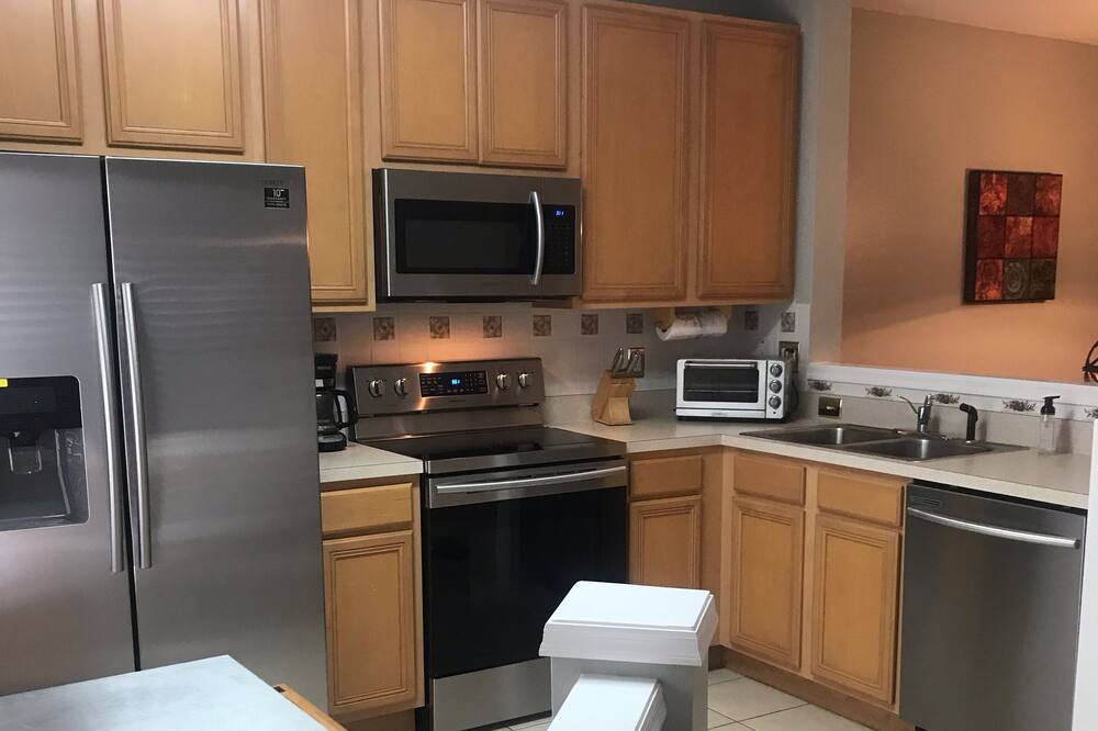 Lake Mary House | 2 Bedroom 2.5 Bath Townhouse in the Orlando Area