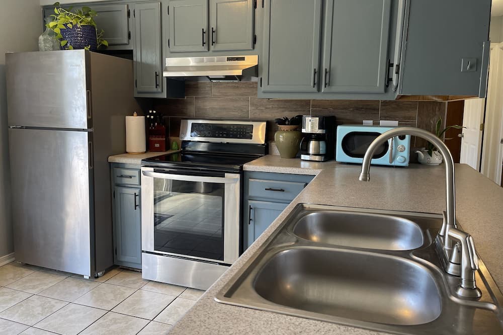 Wright Condo | Cozy 2-bedroom condo in beautiful Fort Walton Beach with WiFi.