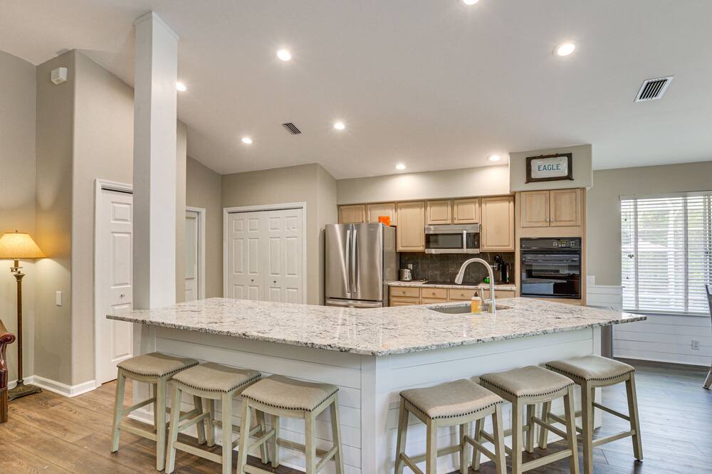 Killearn Estates House | Tallahassee Home w/ Private Yard: 9 Mi to Downtown