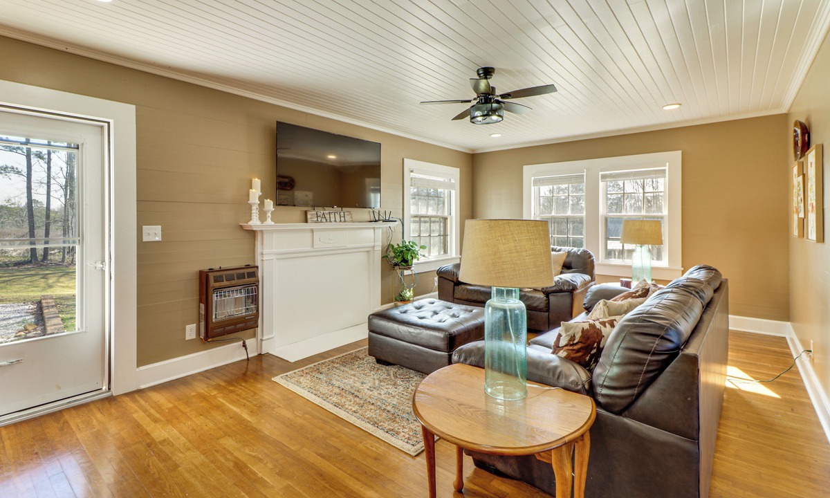 Lineville Cottage | Lineville Homestead Retreat! Farmhouse & Cottage