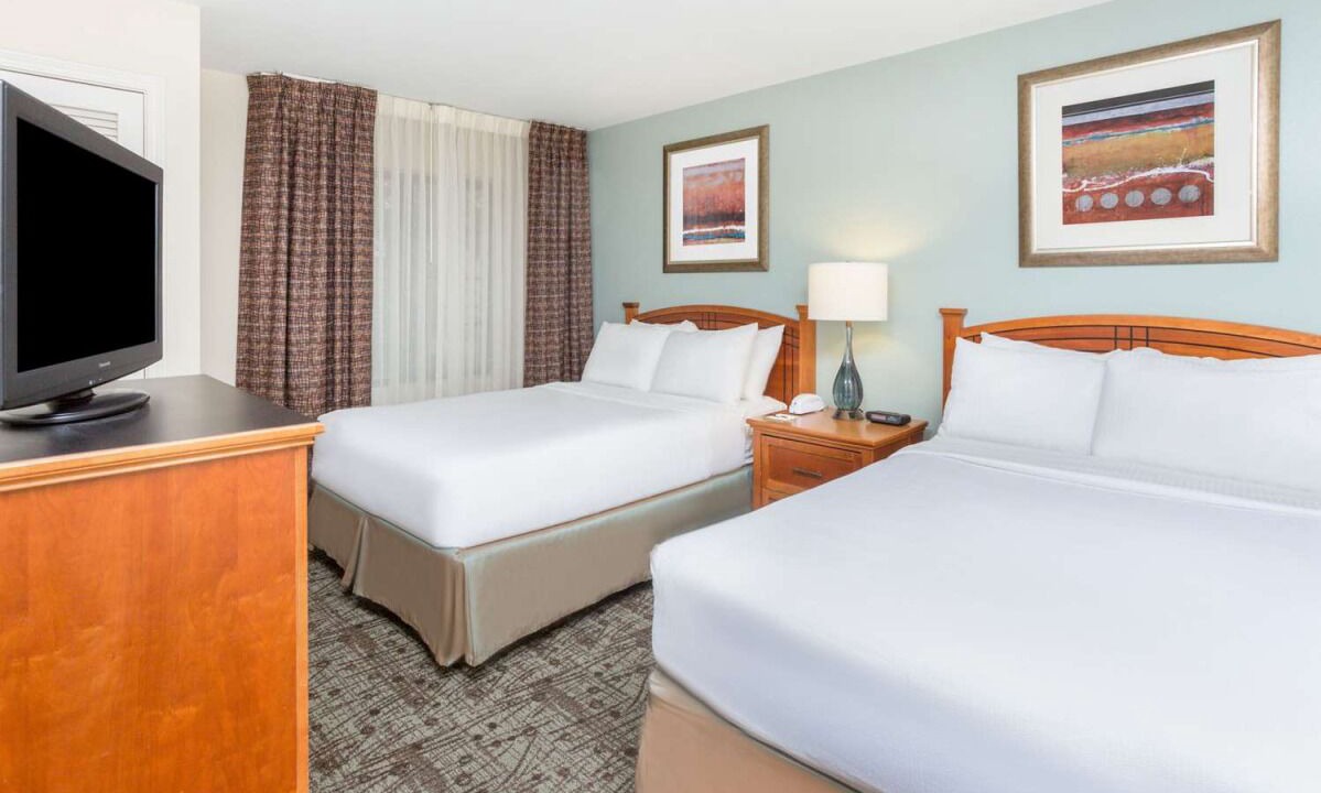 Dunwoody Apartment | Ideal Mix of Comfort and Value! Full Kitchen, Swimming Pool, Free Breakfast!