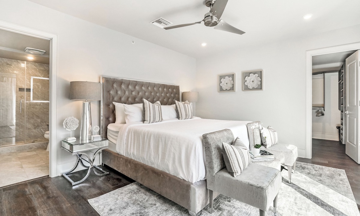 Arts/Warehouse District Condo | Corner Penthouse+Large Private Terrace+Sleeper Sofa