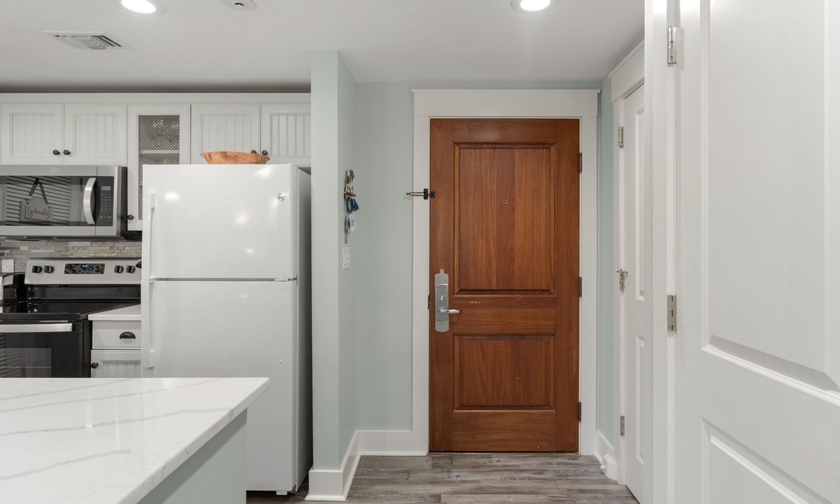 Baytowne Wharf Condo | Location! Baytowne Wharf 1BR Unit w/Balcony, Pool, Hot Tub, Tram, Beach, Gym