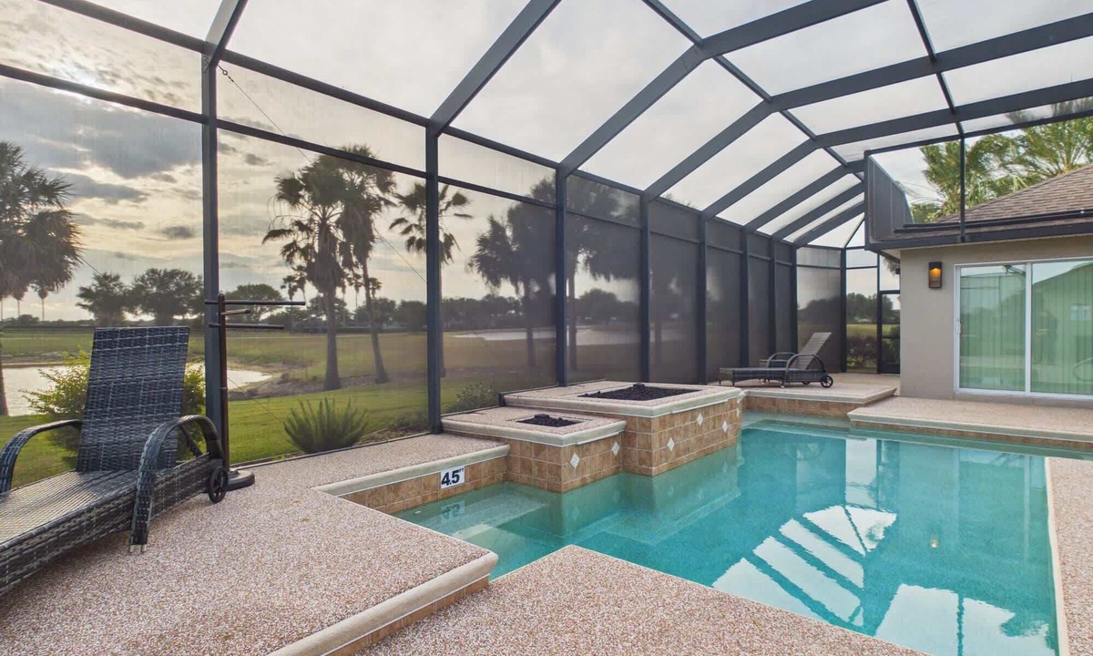 Gilchrist Villa | Luxury Golf & Waterfront Retreat with Golf Cart