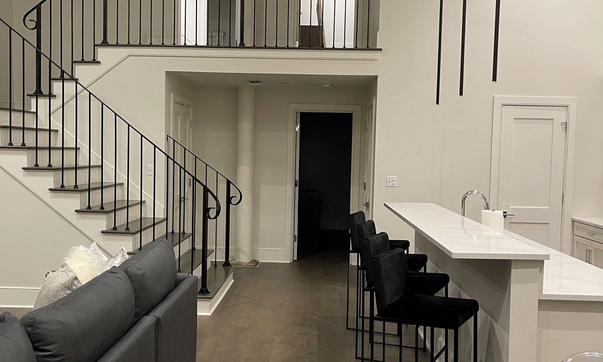 Central Business District Hotel | Experience the Charm of New Orleans CBD: Prime Location, Walkable, and Spacious