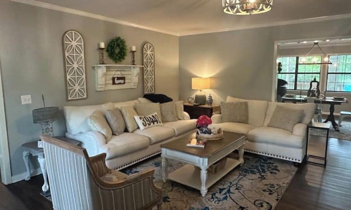 Laurel House | The Parker House-Stylish 3 Bedroom 2.5 miles to Downtown Laurel