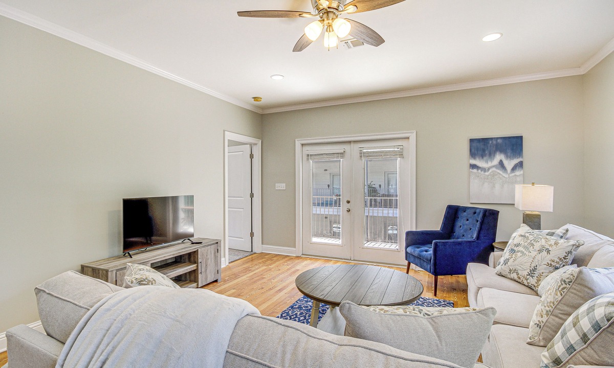 Biloxi Condo | Bright Biloxi Condo: Walk to the Beach!