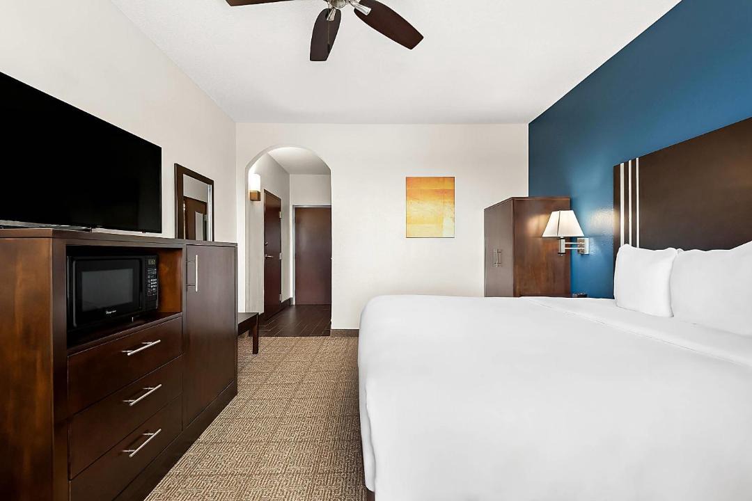 Little Woods Hotel | Comfort Suites New Orleans East