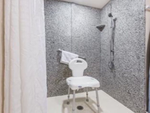 Photo of Bathroom in Pearl