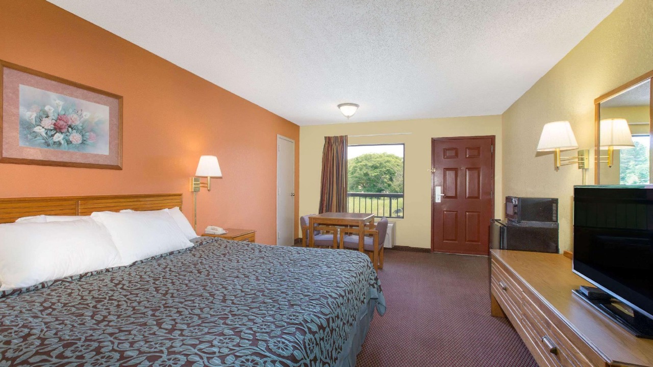 Photo of Bedroom in Childersburg