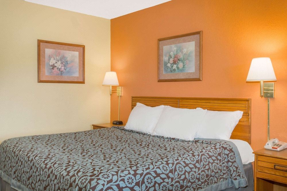 Photo of Bedroom in Childersburg