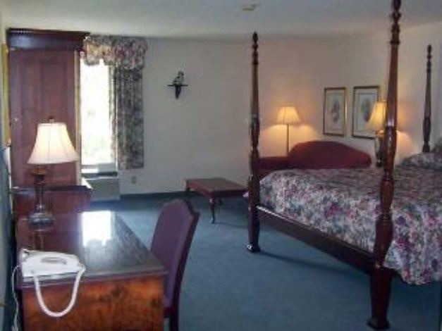 Photo of Bedroom in Crestline Heights
