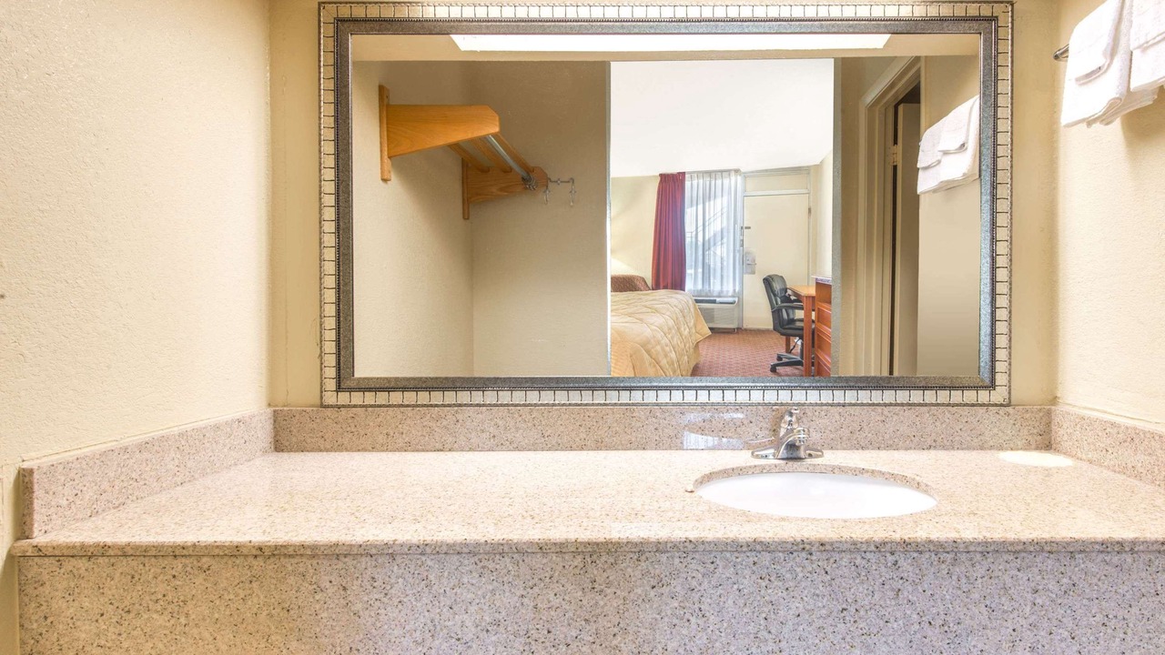 Photo of Bathroom in Shorter