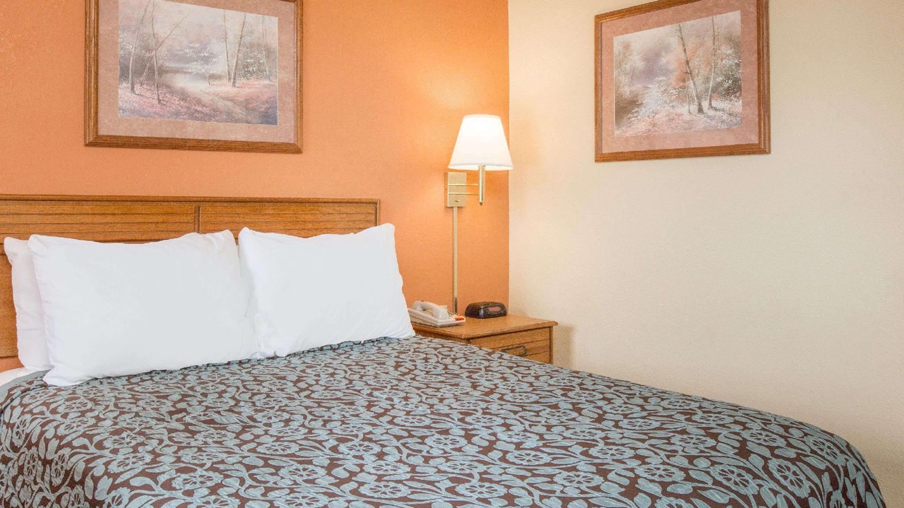 Photo of Bedroom in Childersburg