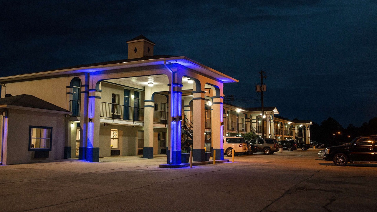 Photo of Buildings in Mexia