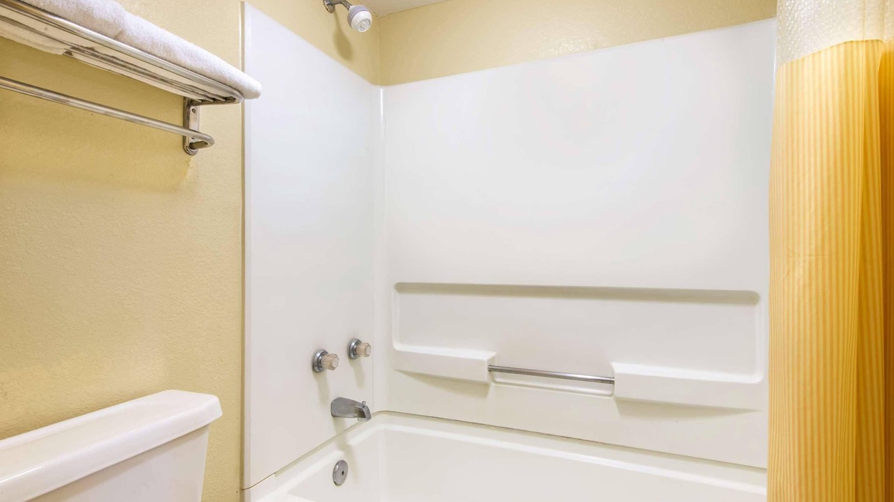 Photo of Bathroom in Shorter