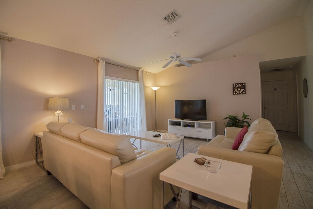 Photo of Livingroom in Tuscan Ridge