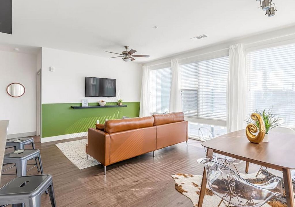 Photo of Livingroom in Oakland