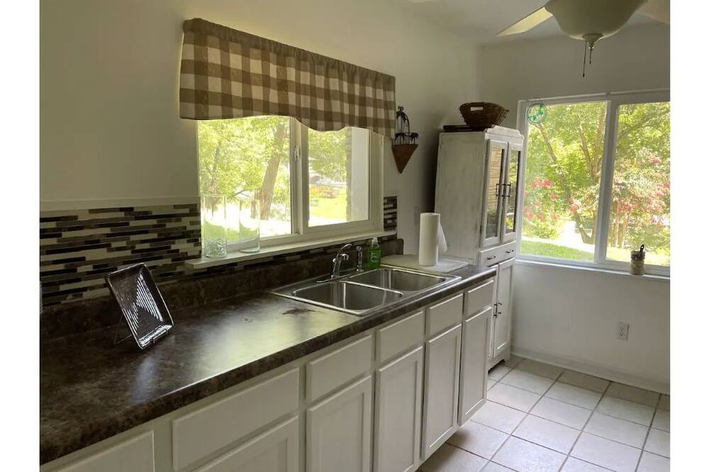 Photo of Kitchen in Midfield