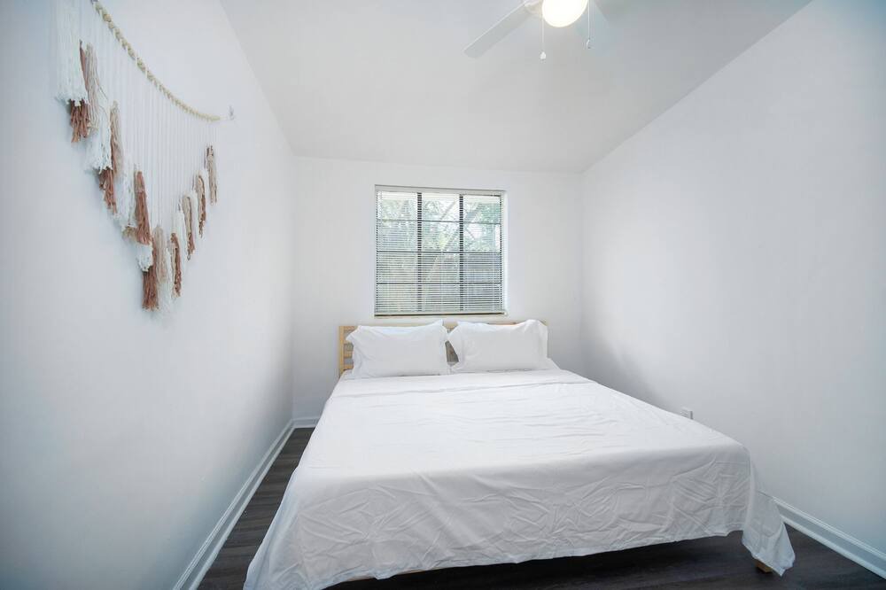 Photo of Bedroom in Murray Hill