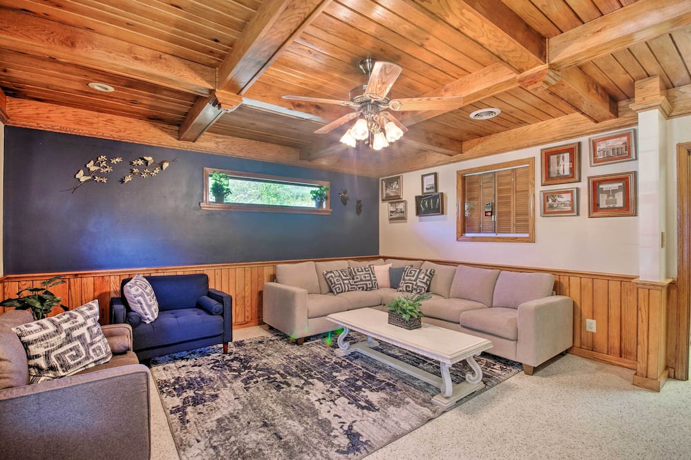Photo of Livingroom in Newton