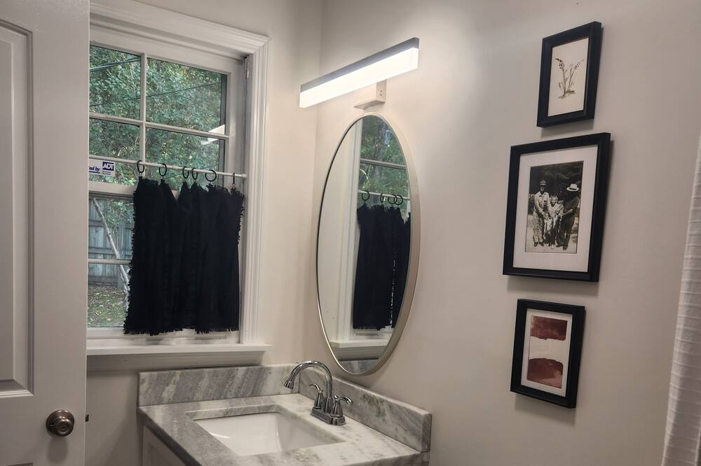 Photo of Bathroom in Jasper