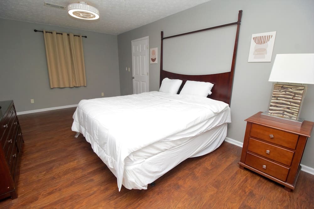 Photo of Bedroom in Perry