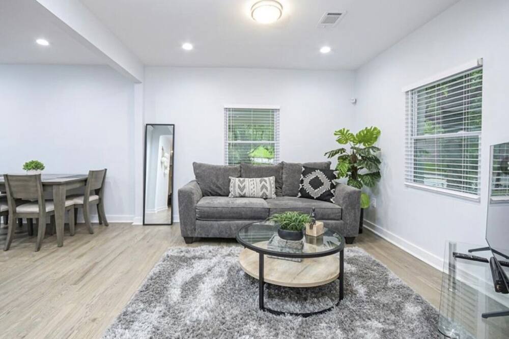 Photo of Livingroom in Browns Mill Park