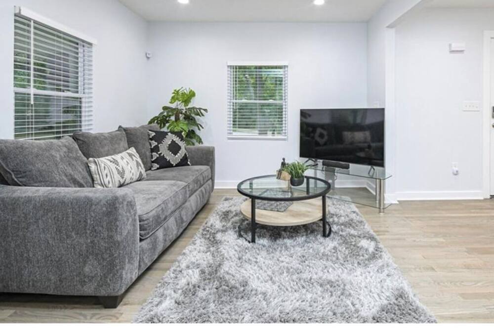 Photo of Livingroom in Browns Mill Park