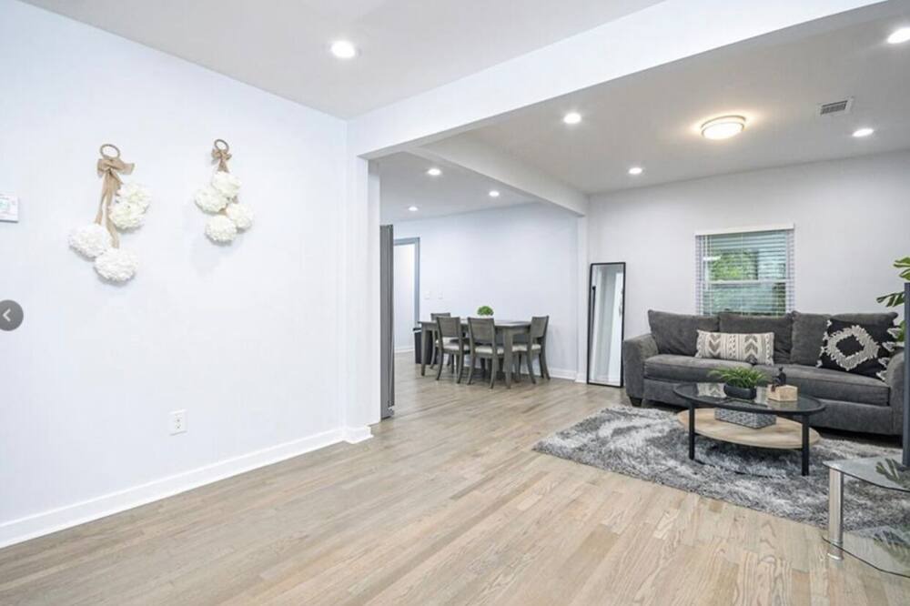Photo of Livingroom in Browns Mill Park