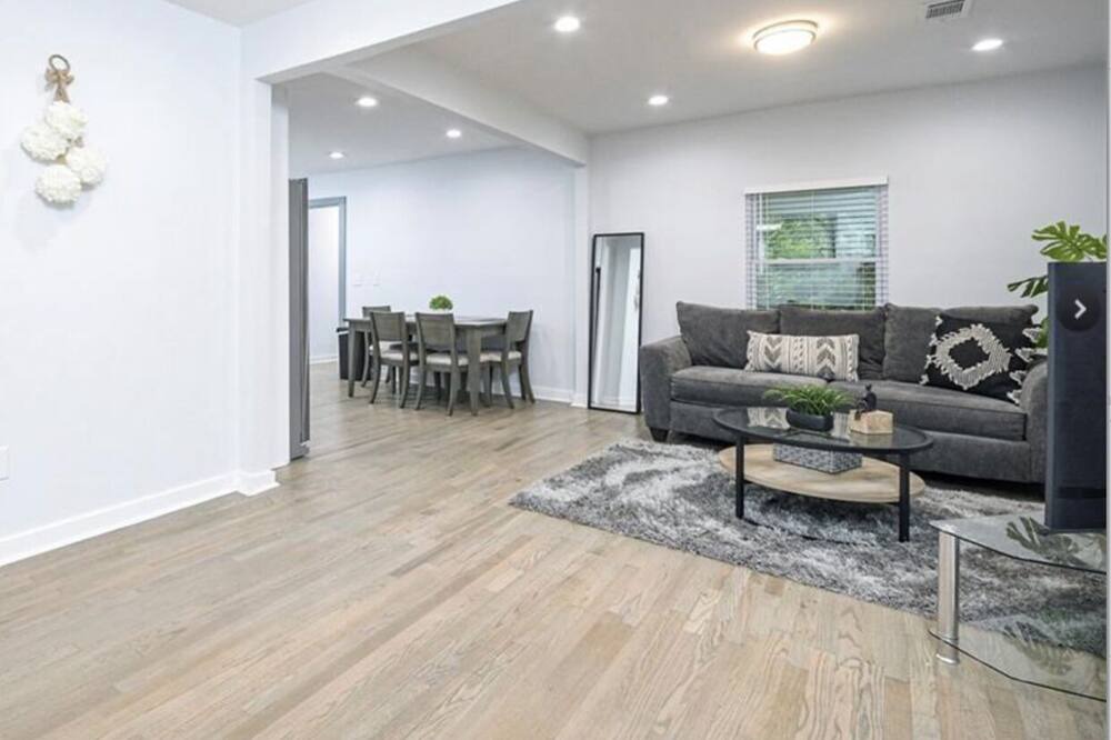 Photo of Livingroom in Browns Mill Park
