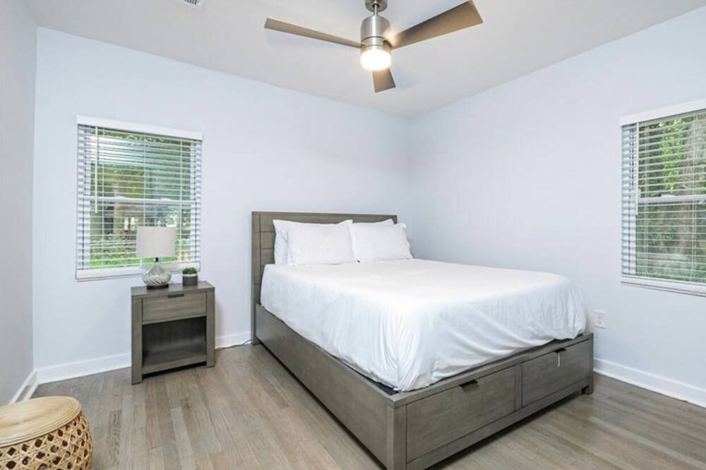 Photo of Bedroom in Browns Mill Park