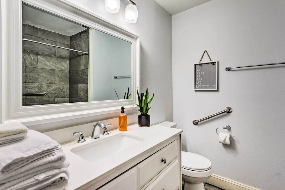 Photo of Bathroom in Northwest Pensacola