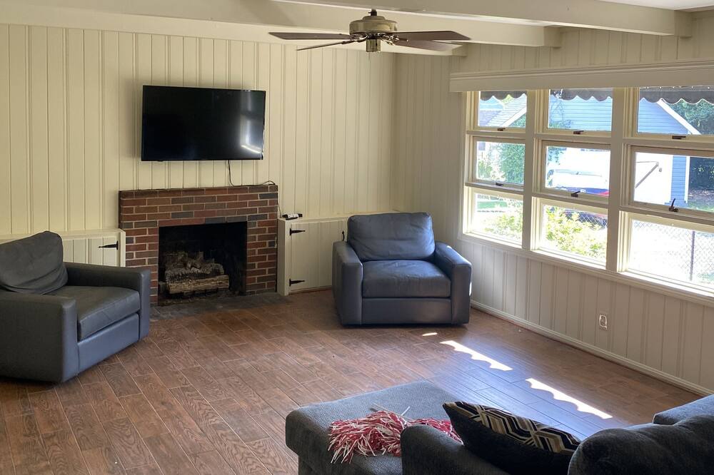 Photo of Livingroom in Tuscaloosa