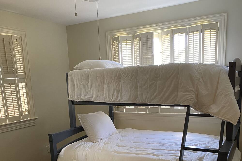Photo of Bedroom in Tuscaloosa