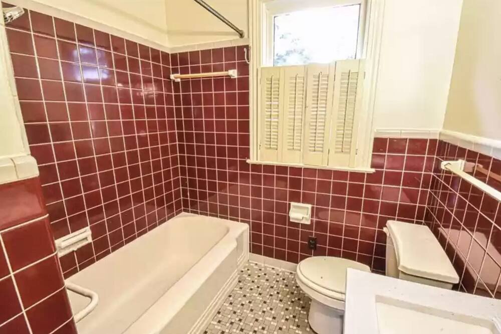 Photo of Bathroom in Tuscaloosa