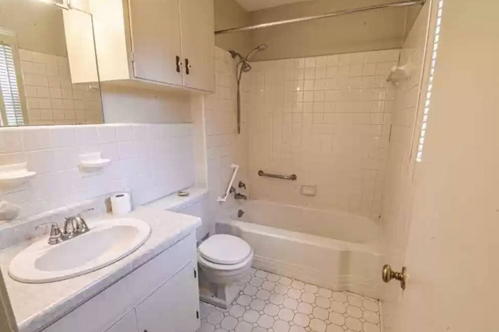 Photo of Bathroom in Tuscaloosa