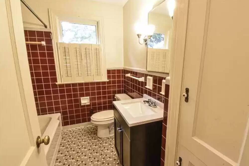 Photo of Bathroom in Tuscaloosa