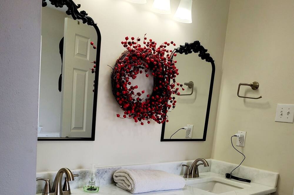 Photo of Bathroom in Saint Elmo
