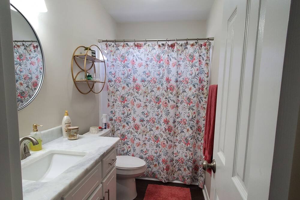 Photo of Bathroom in Saint Elmo