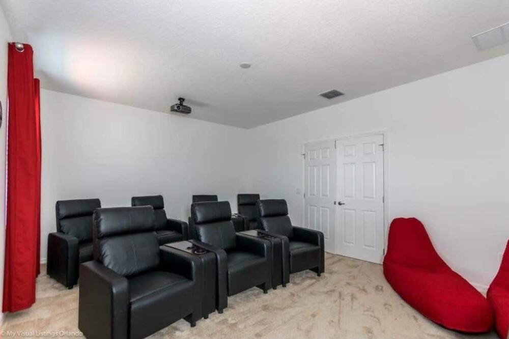 Photo of Livingroom in Loughman