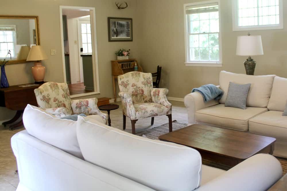 Photo of Livingroom in St. Francisville