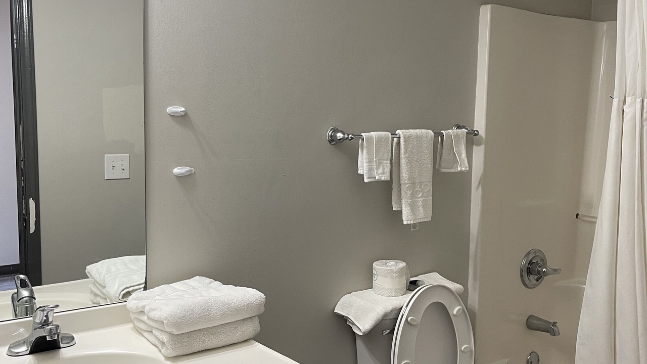 Photo of Bathroom in Barnesville