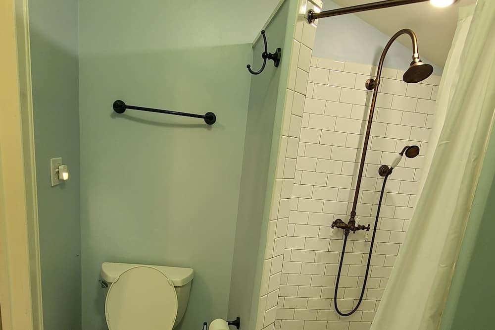Photo of Bathroom in Pine Mountain Valley