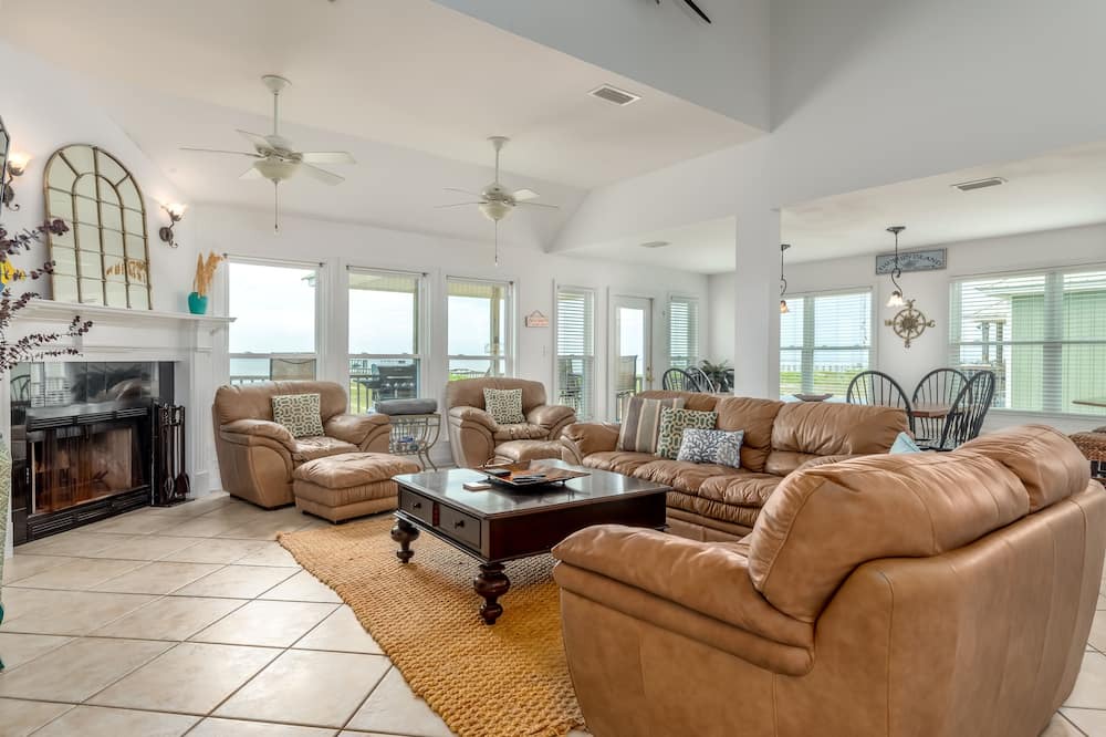 Photo of Livingroom in Dauphin Island