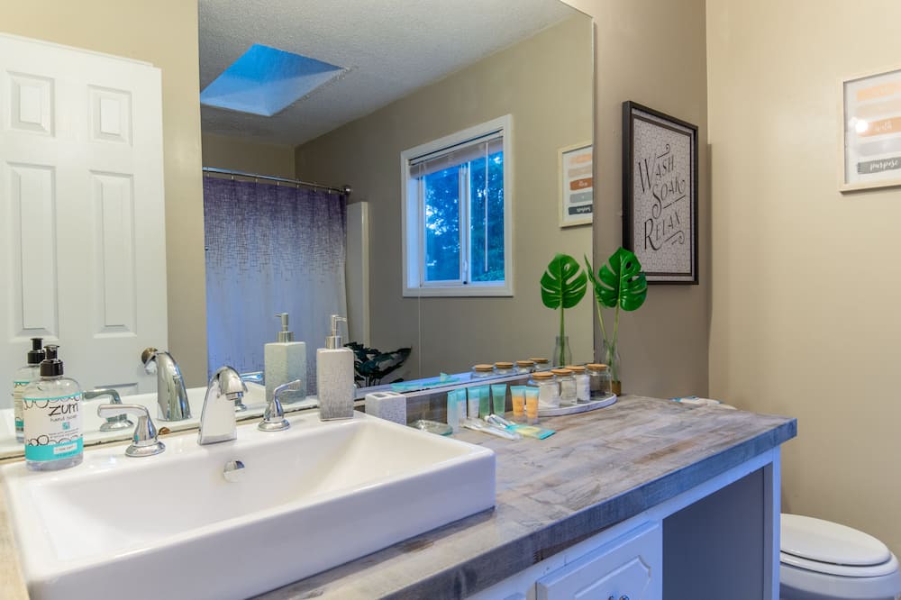 Photo of Bathroom in Enterprise
