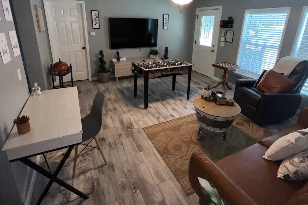 Photo of Livingroom in Daphne