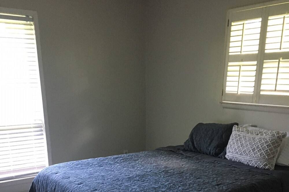 Photo of Bedroom in Theodore