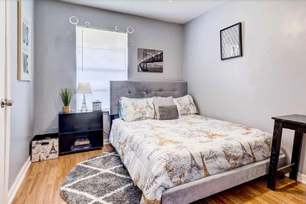 Photo of Bedroom in Theodore